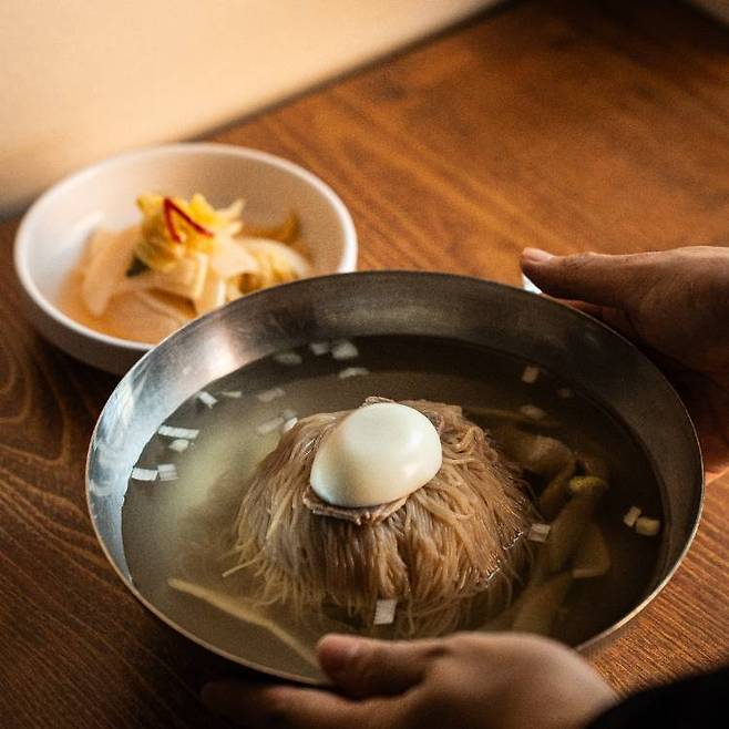 경기도 수원 권선구에 위치한 타임빌라스 수원 3층에 입점한 '평장원'의 평양냉면 이미지컷. /사진제공=롯데백화점.
