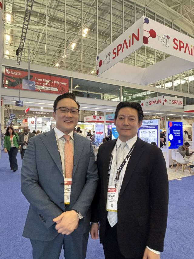 이승진(왼쪽) 메디포스트 미국법인 대표와 에드워드 안 공동대표. 이정민 기자