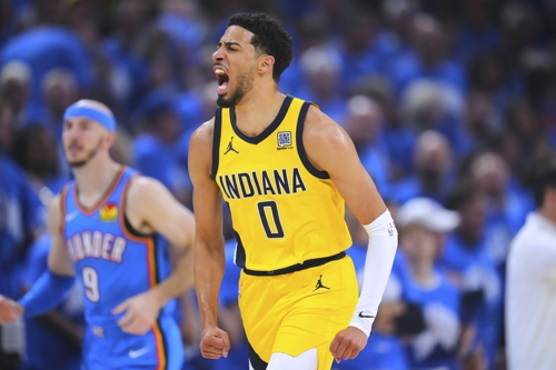 인디애나 할리버튼이 23일 NBA 파이널 7차전에서 1쿼터 득점한 뒤 기뻐하고 있다. AP연합뉴스