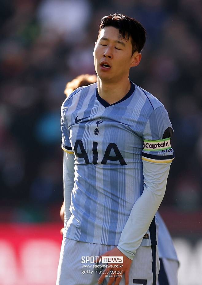 ▲ 손흥민이 새로운 유니폼을 입게 될지, 아니면 또 다른 기적을 쓰기 위해 남게 될지 축구 팬들의 관심이 집중되고 있다. 분명한 것은, 그가 떠나더라도 토트넘과 프리미어리그에 남긴 발자취는 영원히 기억될 것이라는 점이다.