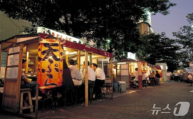 약 120여 곳이나 되는 포장마차들이 늘어선 후쿠오카 하카타 지역(JNTO 제공)