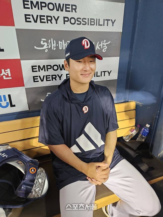 두산 곽빈이 22일 서울 잠실구장에서 열린 2025 KBO리그 정규시즌 LG전 승리 후 취재진과 만나 인터뷰하고 있다. 잠실 | 강윤식 기자 skywalker@sportsseoul.com