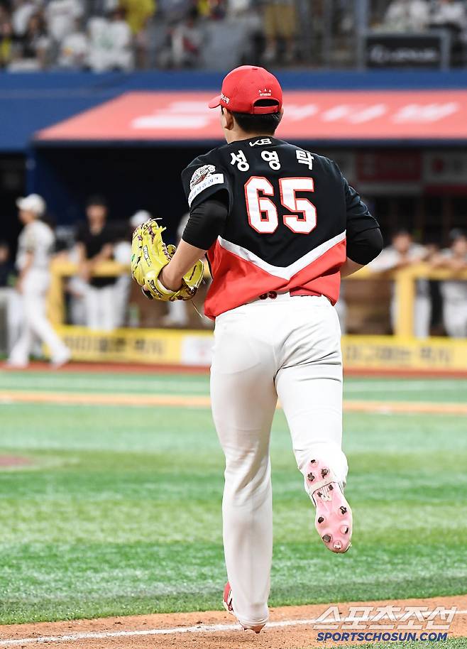 24일 서울 고척스카이돔에서 열린 KIA-키움전. 6회말 1사 1, 2루 성영탁이 등판하고 있다. 고척=정재근 기자 cjg@sportschosun.com/2025.6.24/