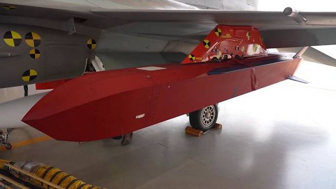 장거리공대지유도탄 시험탄. 방위사업청