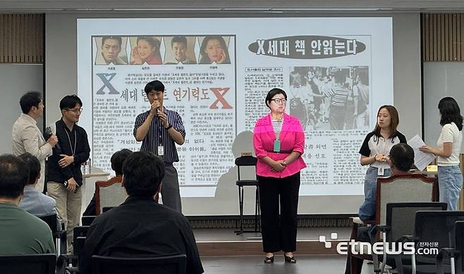 지난24일 열린 청렴이벤트에서 한국사회보장정보원 직원들이 역할극을 시연하고 있다.