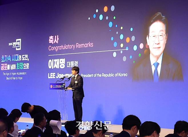 하정우 대통령실 AI미래기획 수석이 이재명 대통령의 축사를 대독하고 있다. 2025.6.25 이준헌 기자