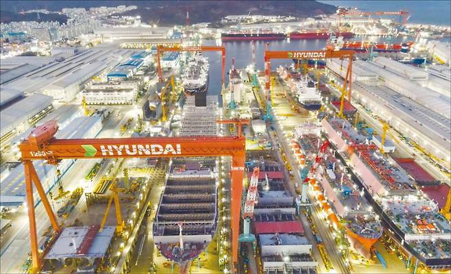 최근 글로벌 선박 발주량이 줄면서 조선업이 머지않아 ‘피크아웃’을 맞을 것이란 전망이 나온다. 사진은 HD현대중공업 울산조선소. (HD현대중공업 제공)