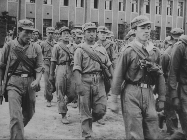 ▲ Seoul under Communist domination (공산 치하의 서울) - 조선인민의용군의 제식 훈련 장면 캡처