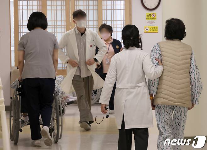 26일 생명보험협회⋅RMI 보험경영연구소⋅보험연구원은 치매 정책의 공사협력 강화를 도모하고 치매리스크에 대한 보험회사 대응전략을 모색하고자 '초고령사회, 치매와 보험의 역할' 한⋅일 세미나를 개최했다. 서북병원은 서울시 첫 치매안심병원이다. 2024.4.4/뉴스1 ⓒ News1 이동해 기자