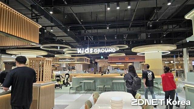 스타필드 마켓 킨텍스점이 26일 오픈했다. 사진은 2층 '키즈 그라운드'