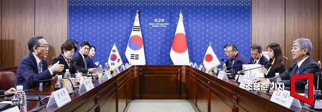 조태열 외교부 장관과 이와야 다케시 일본 외무대신이 13일 서울 종로구 외교부에서 한일외교장관회담을 하고 있다. 조용준 기자