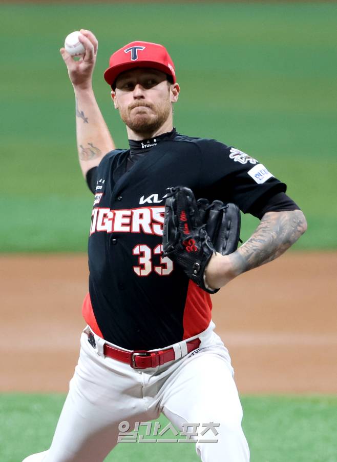 2025 KB0리그 프로야구 키움 히어로즈와 KIA 타이거즈의 경기가 25일 오후 서울 고척스카이돔에서 열렸다. KIA 선발로 등판한 올러가 피칭을 하고 있다. 고척=김민규 기자 /2025.06.25/