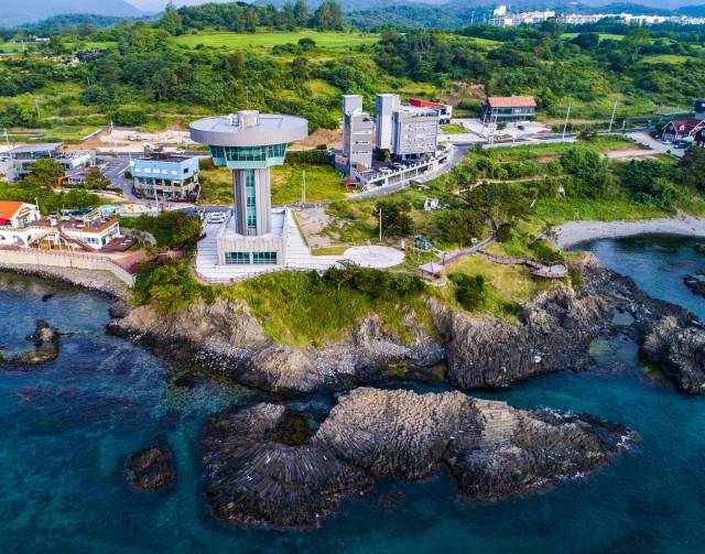 ▲경주시 양남면 주상절리 파도소리길 전망대ⓒ경주시청 제공