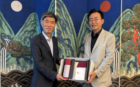 윤병태 나주시장은 주프랑스 한국문화원을 방문해 이일열 원장과 만나 문화예술 교류 확대 방안을 논의했다