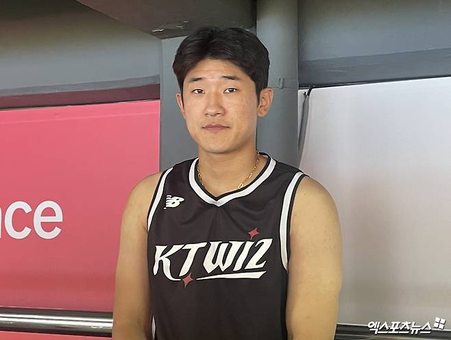 LG 트윈스에서 KT 위즈로 트레이드된 투수 임준형이 25일 수원 KT위즈파크에서 인터뷰에 임하고 있다. 엑스포츠뉴스 수원, 최원영 기자
