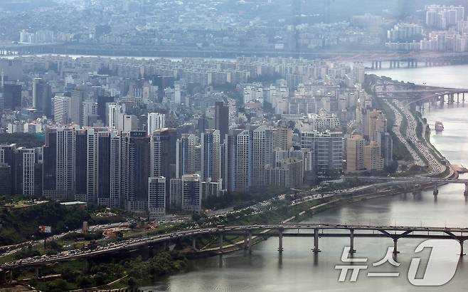 송파구 서울스카이전망대에서 바라본 서울 강남구 아파트단지 모습. 뉴스1 ⓒ News1 박세연 기자