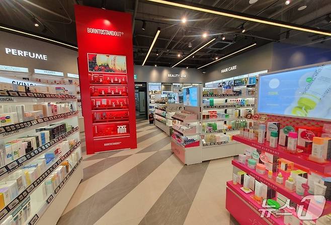 ㈜신세계는 프리미엄 뷰티 편집숍 '시코르'(CHICOR) 강남역점을 리뉴얼해 27일 새롭게 선보인다. 2025.6.26/뉴스1 ⓒ News1 김명신 기자