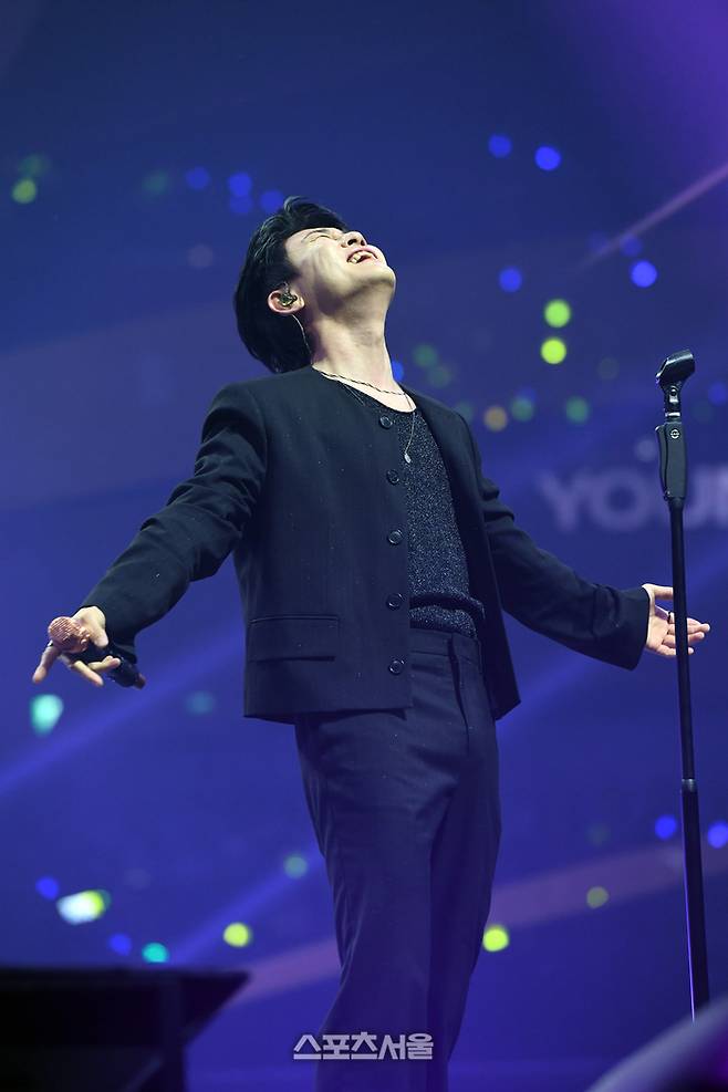 가수 영탁이 21일 오후 인천 중구 인스파이어 아레나에서 열린 제34회 ‘서울가요대상’에서 열정적인 무대를 선보이고 있다. 2025. 6. 21. 인천 | 박진업 기자 upandup@sportsseoul.com