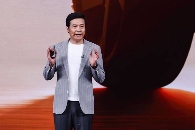 레이쥔이 중국 베이징에서 열린 전기 자동차 샤오미 YU7 출시 행사에서 연설 중이다. EPA연합뉴스.
