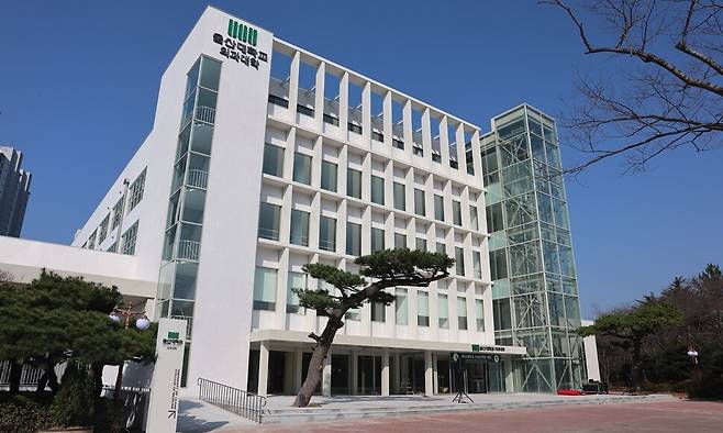 울산대학교 의과대학 교육공간인 울산 동구의 ‘아산의학관’. 울산대 제공