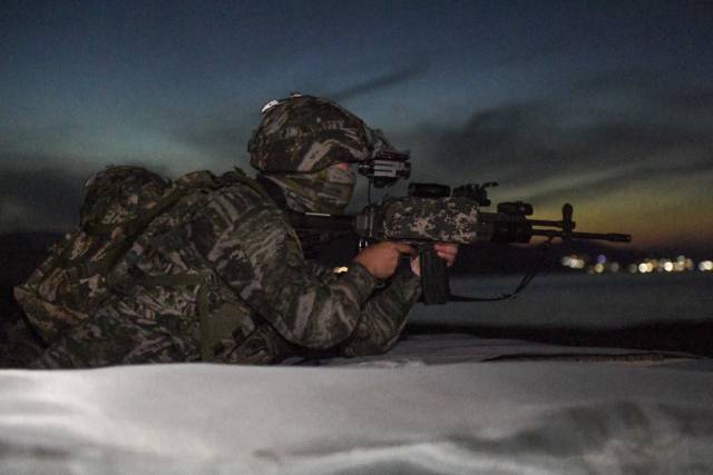 ▲해병대 1사단 장병들이 개인 화기 사격 훈련을 실시하고 있다.ⓒ해병대 1사단 제공