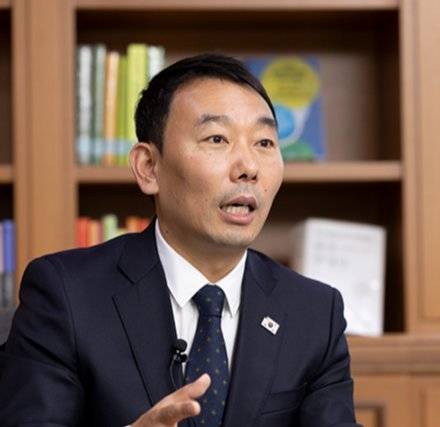 김용민 더불어민주당 의원이 6월 10일 서울 여의도 국회 의원회관에서 ‘신동아’와 인터뷰하고 있다. 지호영 기자