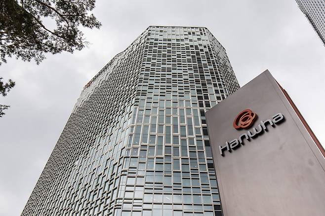 한화 1우선주 소수주주들은 27일 사측이 자사주 소각으로 의도적인 상장폐지를 추진하는 것으로 의심된다며 우선주의 보통주 전환 등 주주 보호 대책 마련을 요구했다. 사진은 서울 중구에 위치한 한화그룹 사옥 ⓒ시사저널 최준필