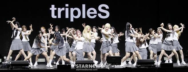 그룹 트리플에스(tripleS)가 새 앨범 'ASSEMBLE25' 발매 기념 쇼케이스에서 멋진 무대를 선보이고 있다. /2025.05.12 /사진=김휘선 hwijpg@