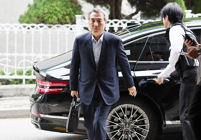 김건희 특검팀 사무실로 출근하는 민중기 특별검사