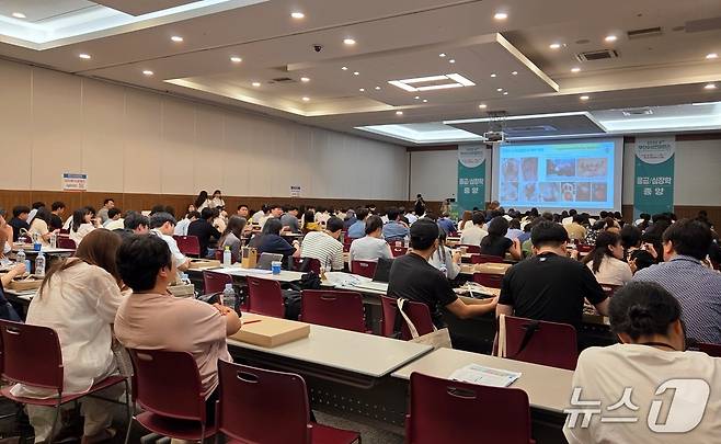 이미경 고양이병원 소설 원장은 29일 부산 벡스코에서 열린 '2025 부산수의컨퍼런스'에서 벳이즈를 활용한 각종 치료 사례를 소개했다. ⓒ 뉴스1