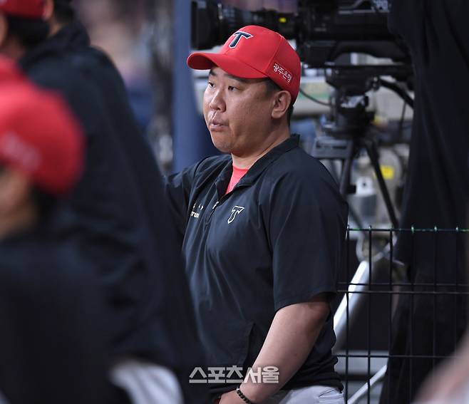 KIA 이범호 감독이 25일 고척스카이돔에서 열린 2025 KBO리그 키움과 경기를 지켜보고 있다. 고척 | 최승섭기자 thunder@sportsseoul.com