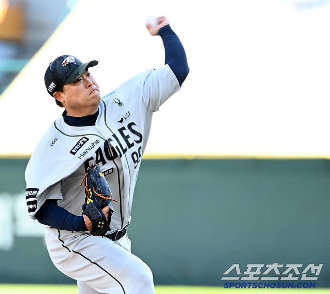 29일 인천SSG랜더스필드에서 열린 한화와 SSG의 경기, 한화 선발투수 류현진이 역투하고 있다. 인천=허상욱 기자wook@sportschosun.com/2025.06.29/