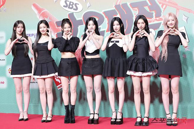 '2024 SBS 가요대전' 레드카펫 행사에 참석한 베이비몬스터. 24.12.25. ⓒ이혜영 기자 lhy@hankooki.com