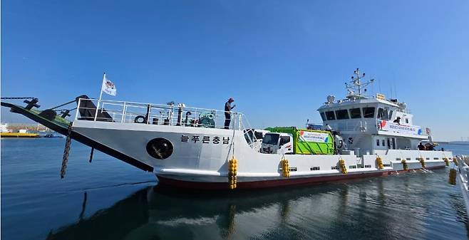 충남도의 늘푸른 충남호. 전북특별자치도 제공