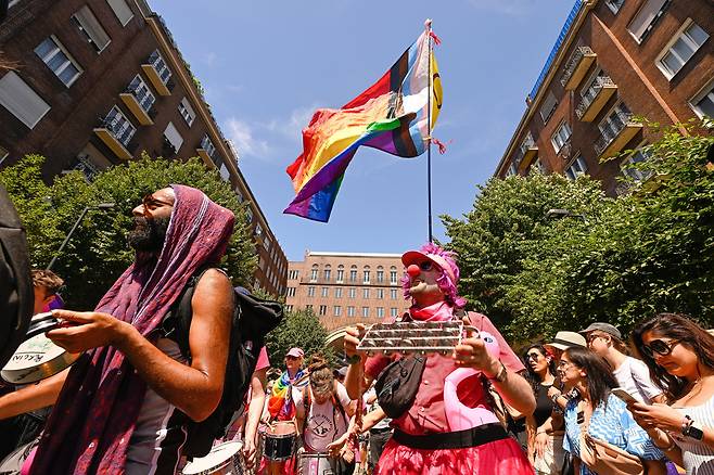 28일(현지시간) 헝가리 부다페스트에서 성소수자 권리 옹호 행사인 ‘부다페스트 프라이드’가 열리고 있다. AP연합뉴스