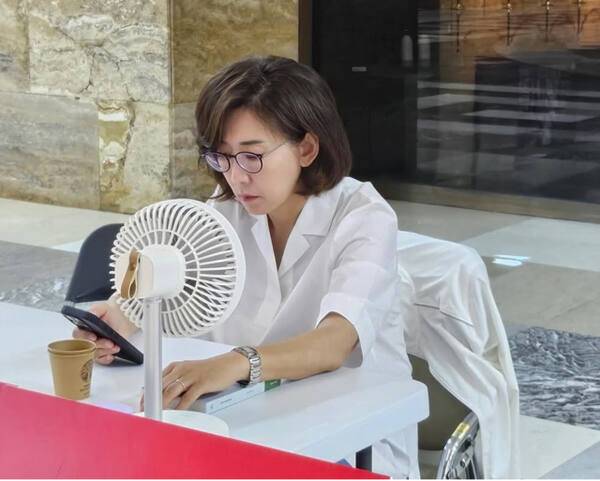 지난 27일 오후부터 국회에서 김민석 국무총리 후보자 지명 철회와 국회 법제사법위원장직 반환을 촉구하며 사흘째 농성을 이어가고 있는 국민의힘 나경원 의원. 나 의원 인스타그램 갈무리