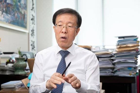 이석연 변호사는 현 정부에서 가장 중요하고 시급히 해결해야 할 과제로 국민 대통합을 꼽았다. 지호영 기자