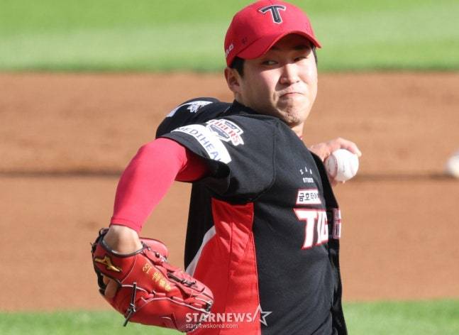 29일 5이닝 1실점으로 잘 던진 윤영철. /사진=김진경 대기자