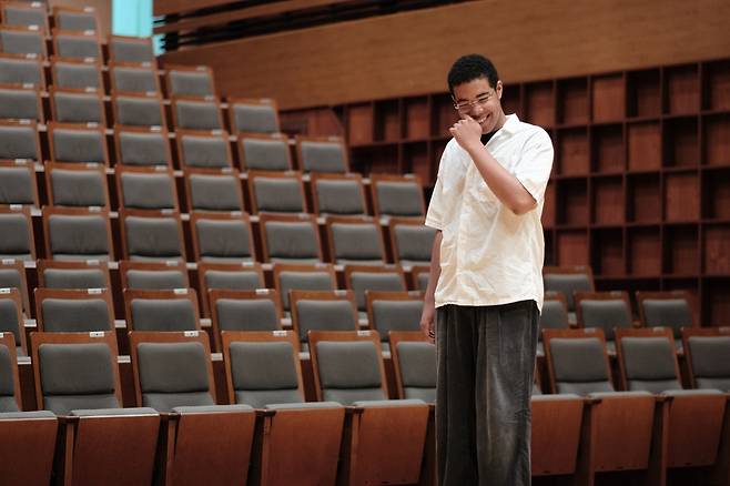 떠오르는 젋은 작곡가 이하느리 (서울=연합뉴스) 류효림 기자 = 이하느리 작곡가가 지난 27일 서울 서초구 예술의전당 리사이틀홀에서 연합뉴스와 인터뷰에 앞서 포즈를 취하고 있다. 2025.6.29. ryousanta@yna.co.kr