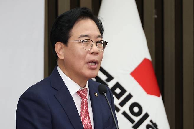 국민의힘 송언석 원내대표가 30일 서울 여의도 국회에서 열린 의원총회에서 발언하고 있다. 연합뉴스