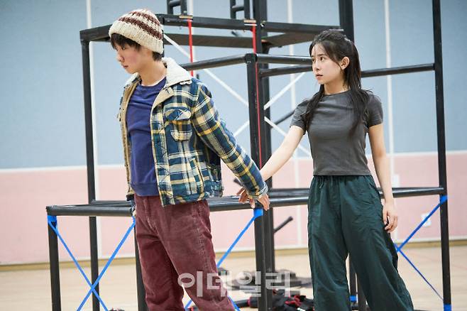 연극 ‘렛미인’ 오스카 역 천우진(왼쪽), 일라이 역 백승연의 연습 장면. (사진=신시컴퍼니)