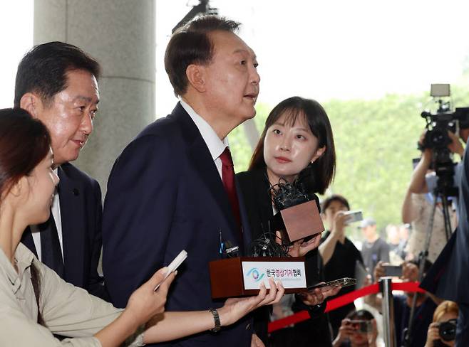 윤석열 전 대통령이 지난 28일 피의자 신분으로 내란특검 조사를 받기 위해 서울 서초구 서울고검 청사로 출석하고 있다. (사진=연합뉴스)