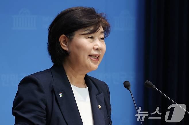 더불어민주당 차기 원내대표 선거에 나서는 서영교 의원이 8일 오전 서울 여의도 국회 소통관에서 현안 관련 기자회견을 하고 있다. 2025.6.8/뉴스1 ⓒ News1 이광호 기자