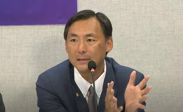 모스 탄 미국 리버티대 교수가 26일 미 워싱턴 내셔널프레스빌딩에서 국제선거감시단이 주최한 ‘한국 6·3 대선 선거 사기 보고’ 기자회견에 참석해 발언하고 있다. 이날 그는 이재명 대통령이 중범죄에 연루돼 중학교에 진학하지 못했다는 뜬소문을 언급했다. 한국보수주의연합(KCPAC) 유튜브 영상 화면 캡처