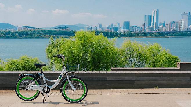 서울 공공자전거 ‘따릉이’가 가족 단위 이용자를 위한 따릉이 가족권 도입과 따릉이 재배치를 통한 마일리지 제공 확대 등 다양한 서비스를 선보인다 / 출처=따릉이