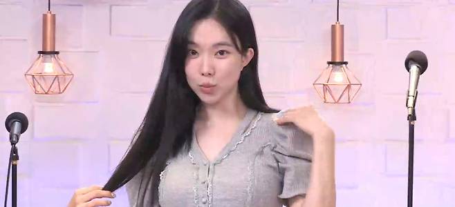 MBC FM4U ‘정오의 희망곡 김신영입니다’