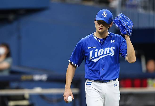 29일 오후 서울 구로구 고척스카이돔에서 열린 2025 신한 SOL Bank KBO리그 삼성 라이온즈와 키움 히어로즈의 경기, 삼성의 4번째 투수로 구원 등판한 육선엽이 1⅔이닝 5피안타(1피홈런) 3실점을 기록했다. 삼성 라이온즈