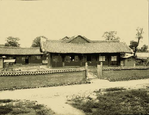 1917년 신문잡지종람소가 들어선 옛 사립 측량학교 .