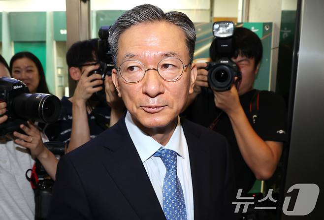 정성호 법무부 장관 후보자가 1일 오전 서울 종로구 적선현대빌딩에 마련된 인사청문회 준비 사무실로 출근하고 있다. 2025.7.1/뉴스1 ⓒ News1 임세영 기자