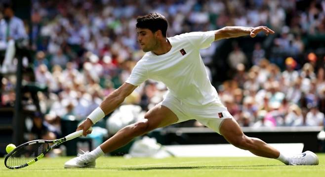 카를로스 알카라스가 30일 2025 윔블던 남자단식 1라운드에서 파비오 포니니와 격돌하고 있다. 사진/ATP 투어